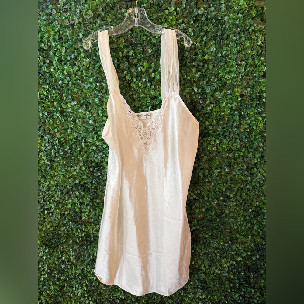 Intimate Affair California Elegant Cream Sleeveless nightgown/slip